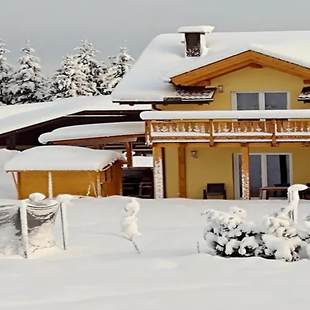 Сasa de vacaciones With Terrace, Sauna Near The Border Triangle Seltschach