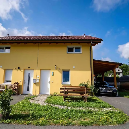 Сasa de vacaciones With Terrace, Sauna Near The Border Triangle Seltschach